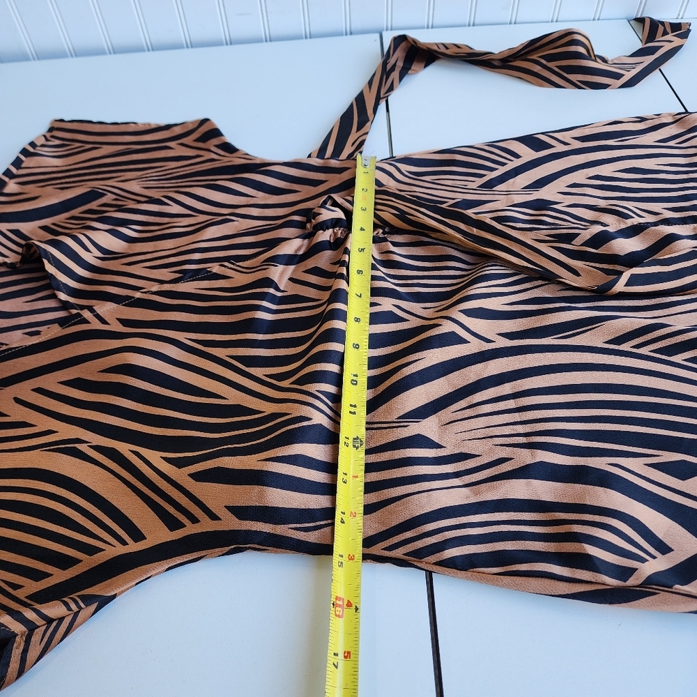 Joie De Vivre Womens Wrap Satin Dress Geo Print Tan Black Short Sleeve Sz M - Picture 11 of 15